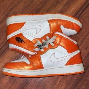 Jordan 1 Mid